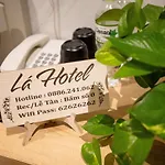 Khách sạn Lá Q10