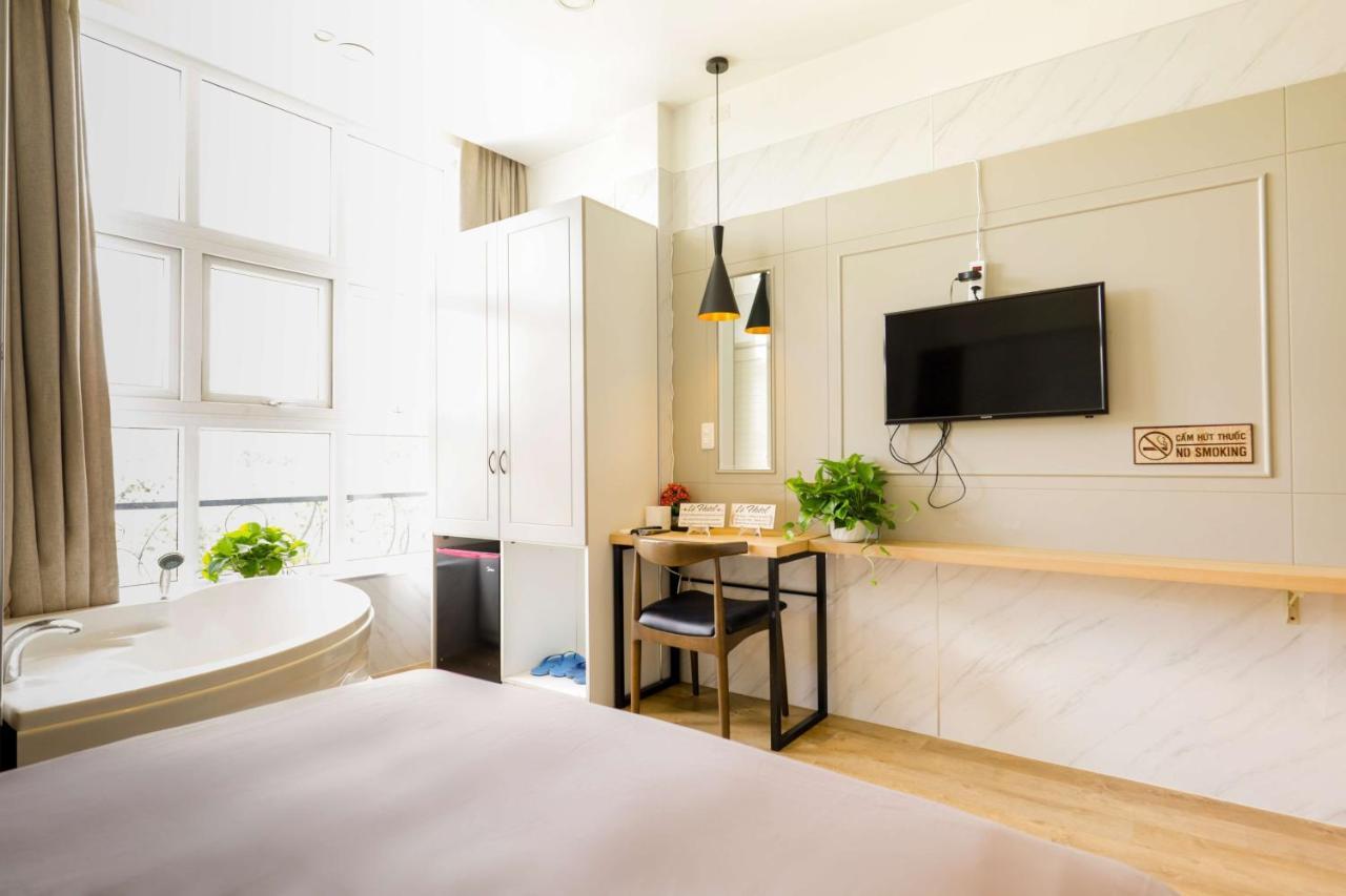 Lá Q10 Khách sạn 3*