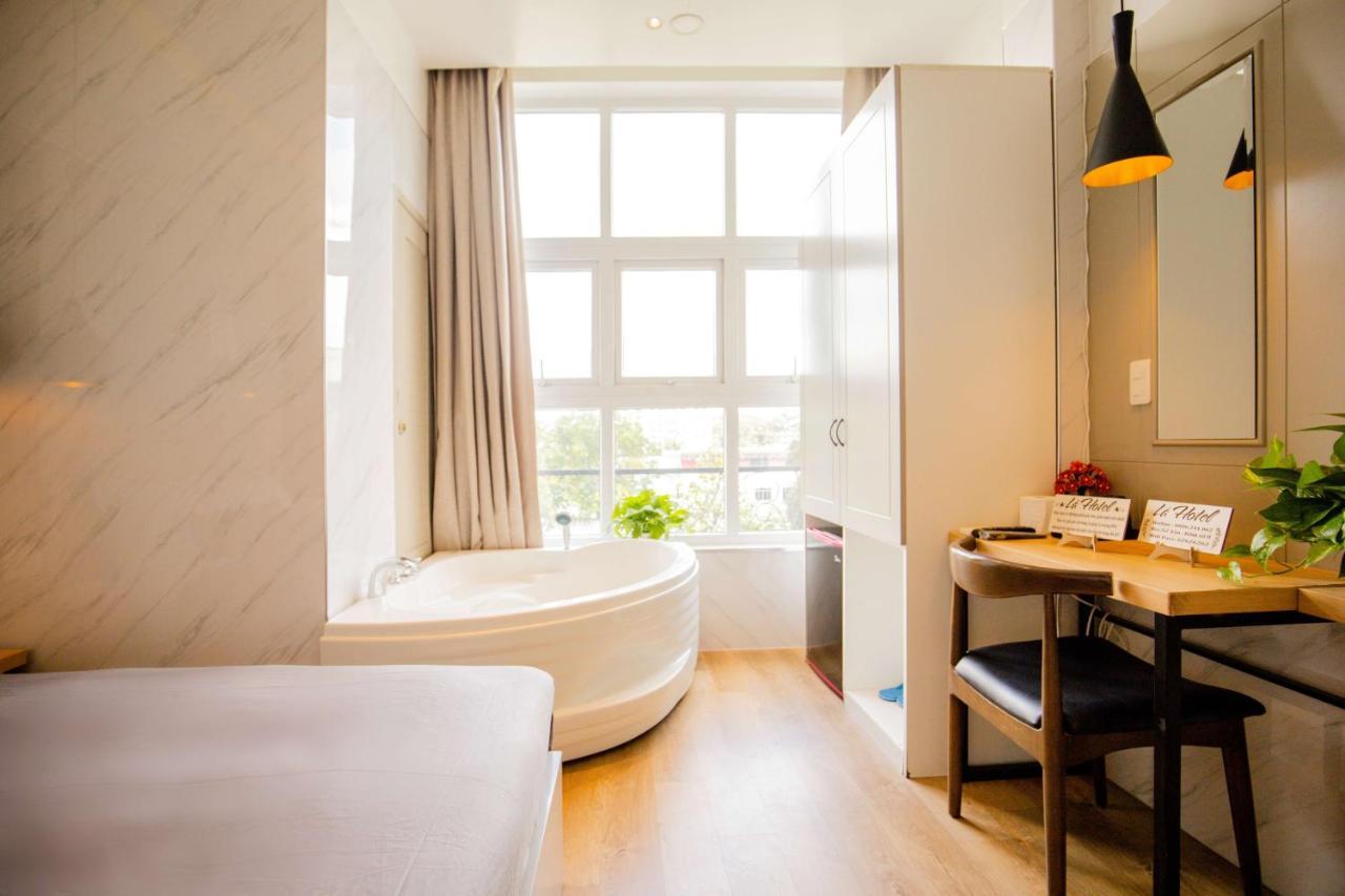 Khách sạn Lá Q10 3*