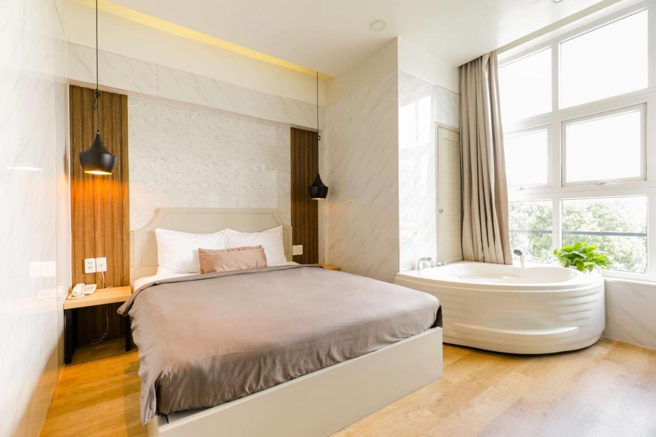 Lá Q10 Khách sạn TP. Hồ Chí Minh